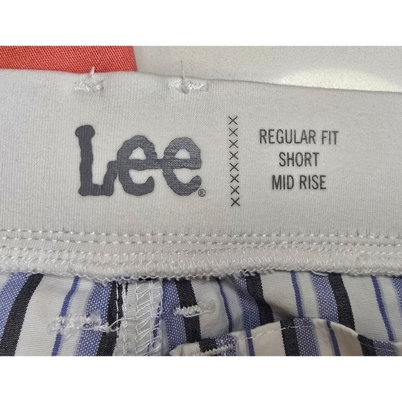 Lee Cargo Style Shorts Size 10, Midrise - Picture 4 of 5